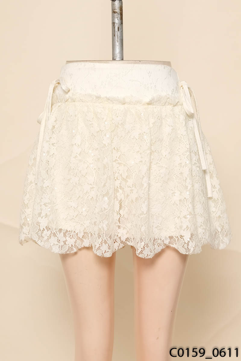 Quần short kem phối ren New Tags