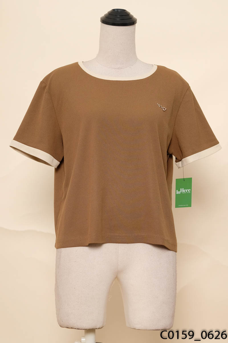 Áo thun nâu viền be