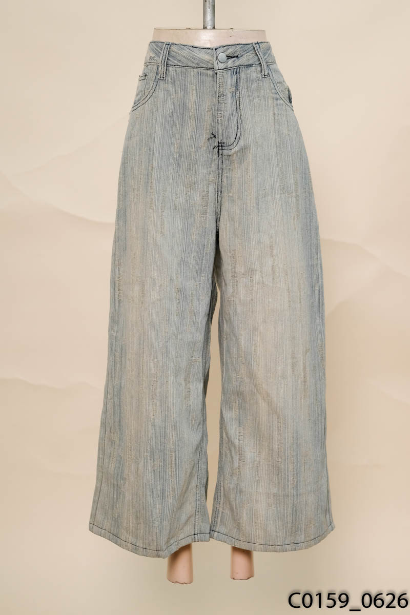 Quần jeans xanh ống rộng