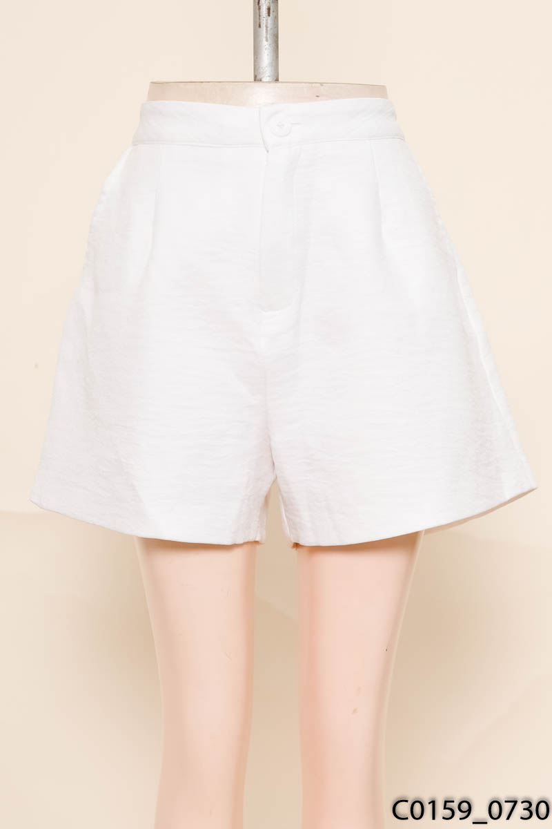 Quần shorts trắng