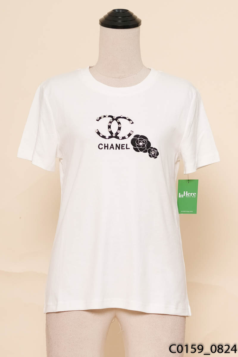Áo thun trắng chữ chanel đính đá