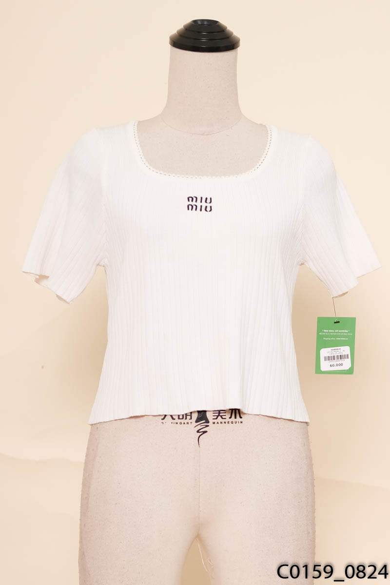 Áo trắng cổ vuông cộc tay