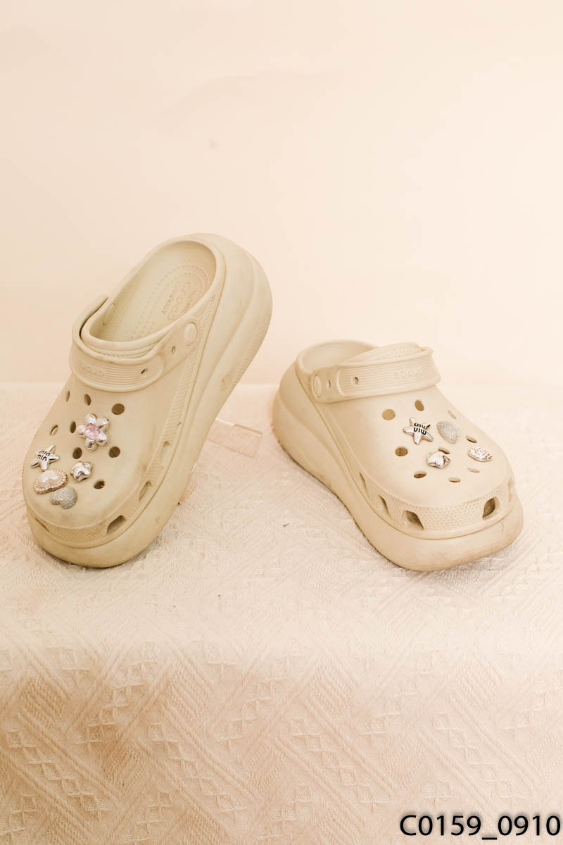 Dép crocs be đính charm
