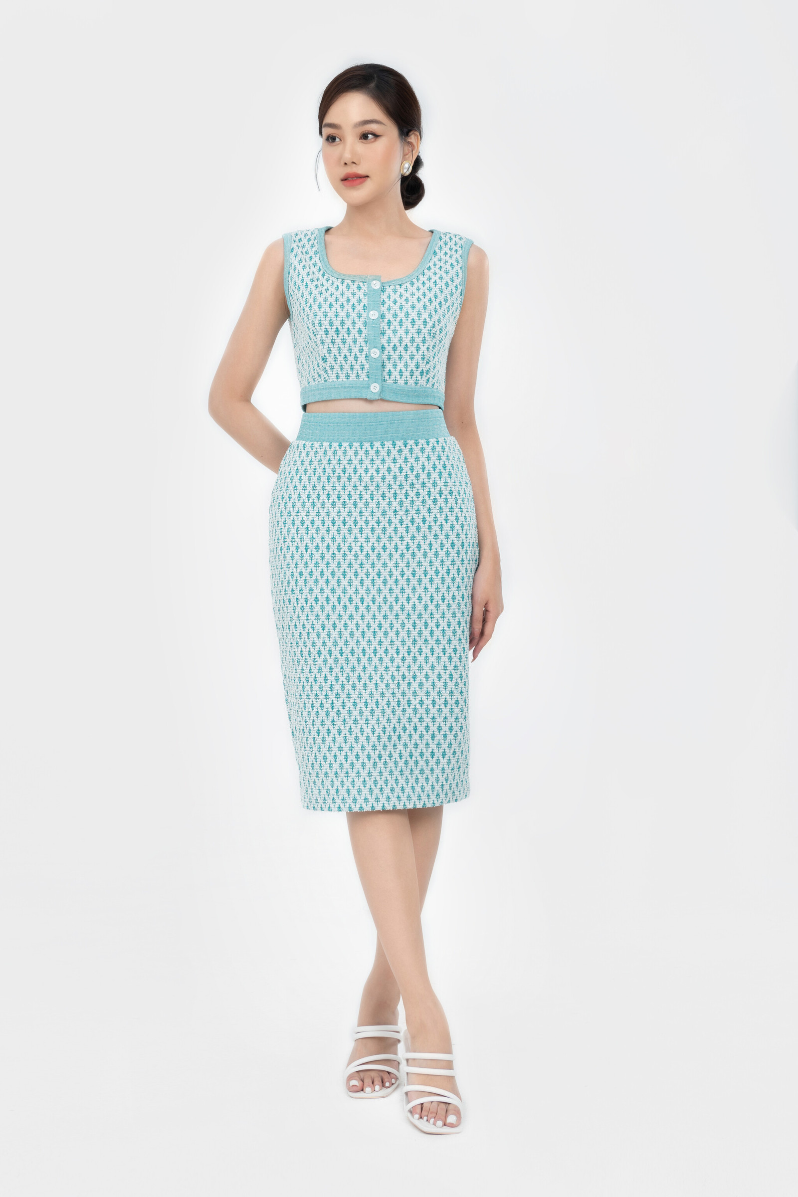 IVY LADIES- Áo crop trắng họa tiết xanh