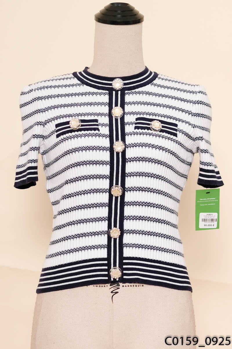 Áo trắng viền xanh cúc ngọc