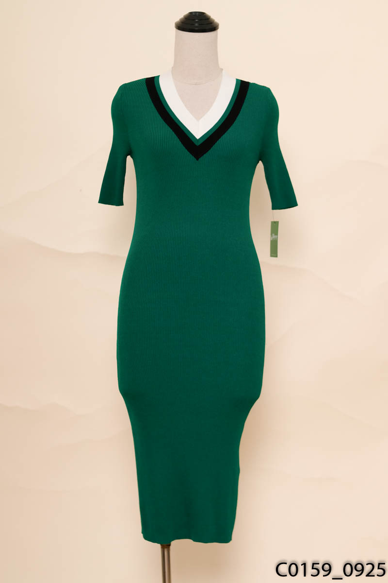 Đầm body xanh lá cổ V