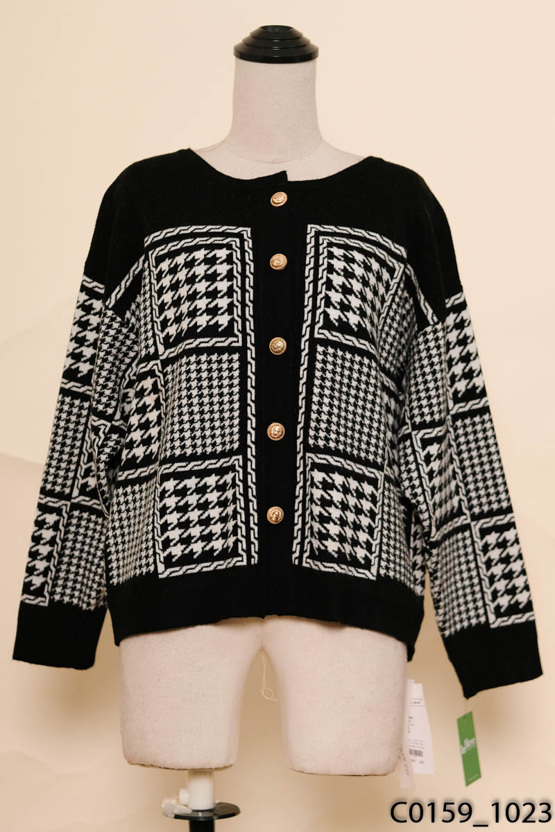 Áo cardigan đen kẻ trắng