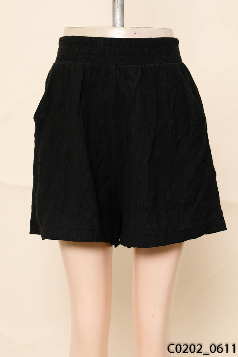 Quần shorts vải đen