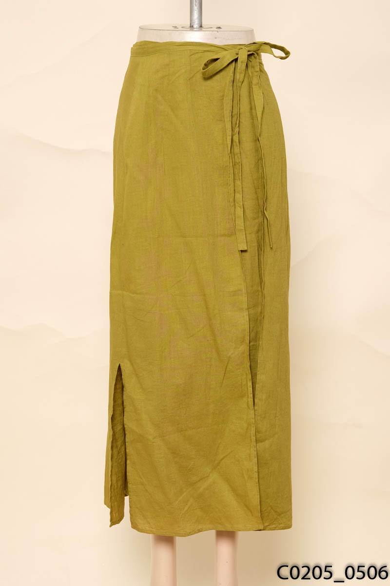 Chân váy xanh dây buộc