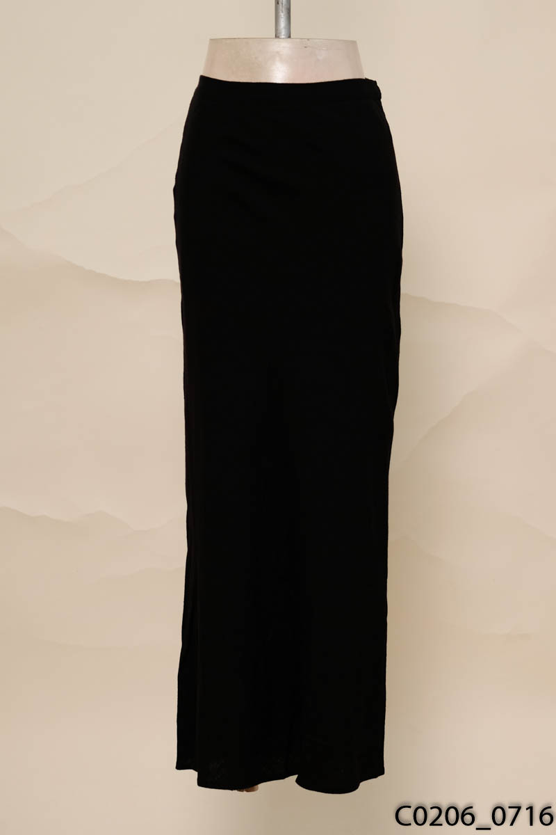 Chân váy đen linen