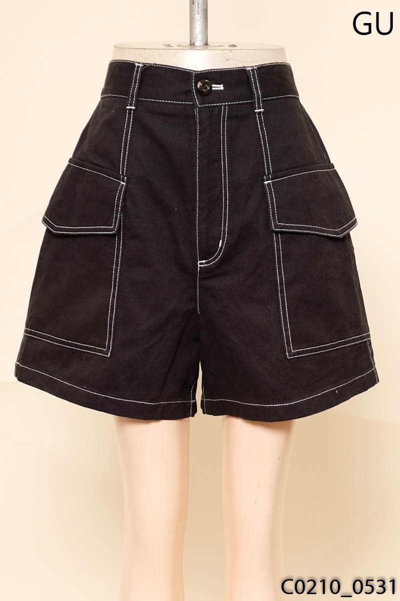 Quần shorts đen viền chỉ Gu
