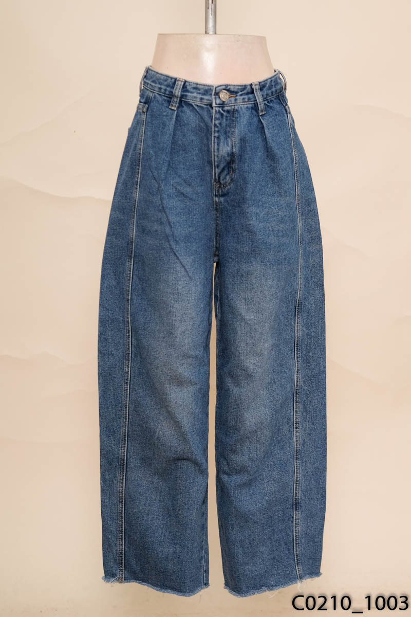 Quần jeans xanh ống rộng