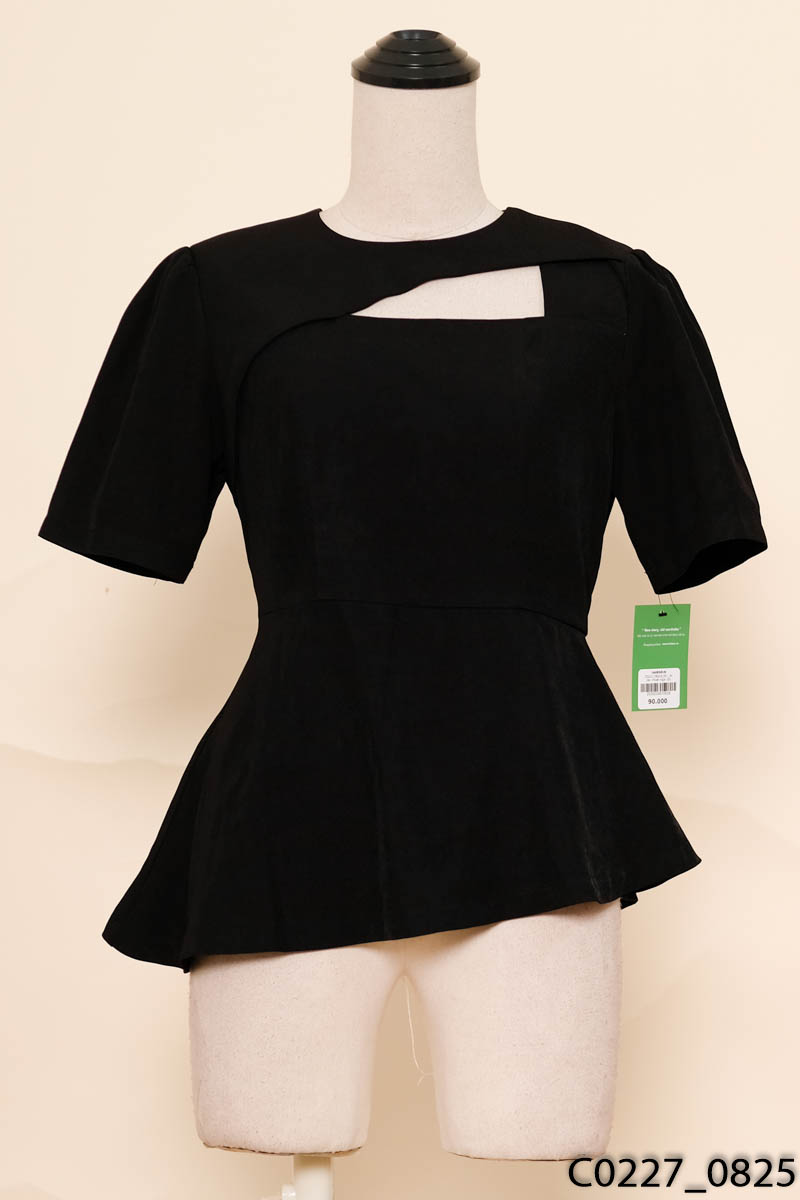 Áo đen khoét ngực cộc tay
