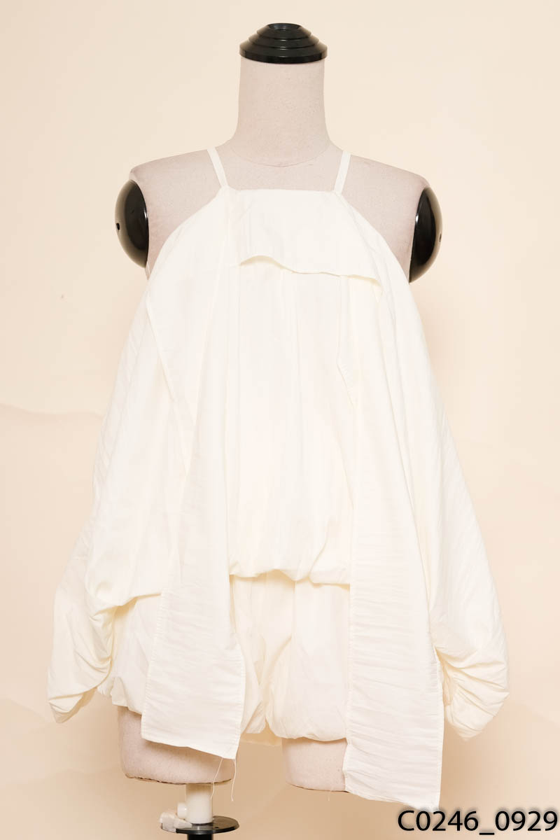 Set áo cổ yếm be + quần shorts be dáng bí New Tags