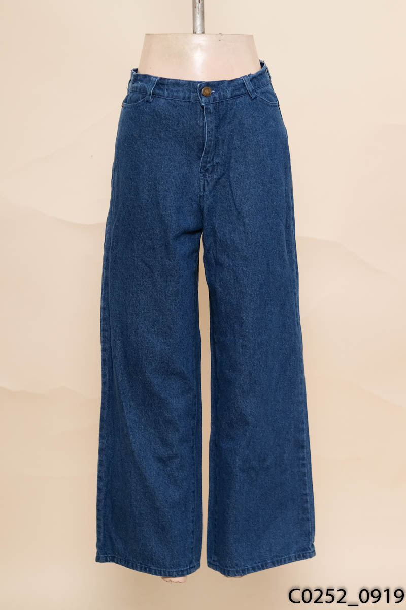 Quần jeans xanh ống rộng