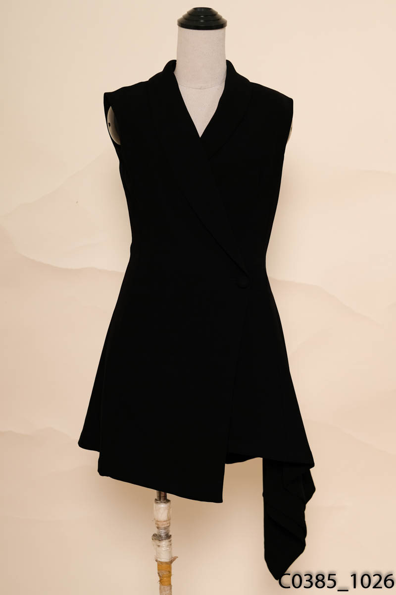 Đầm đen sát nách cổ vest Topshop