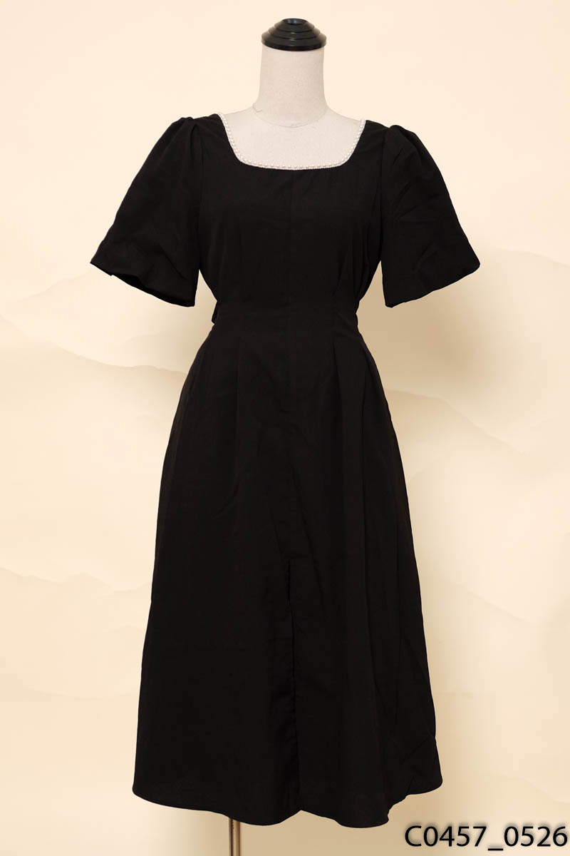 MARY. SR - Đầm đen cổ đính ngọc trai