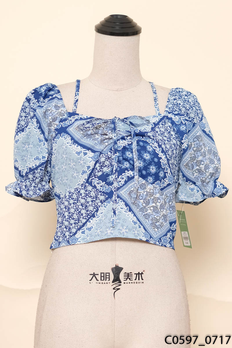 Áo hở vai xanh họa tiết thổ cẩm
