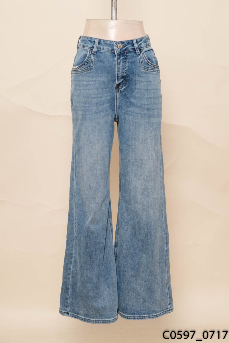 Quần jeans xanh ống rộng