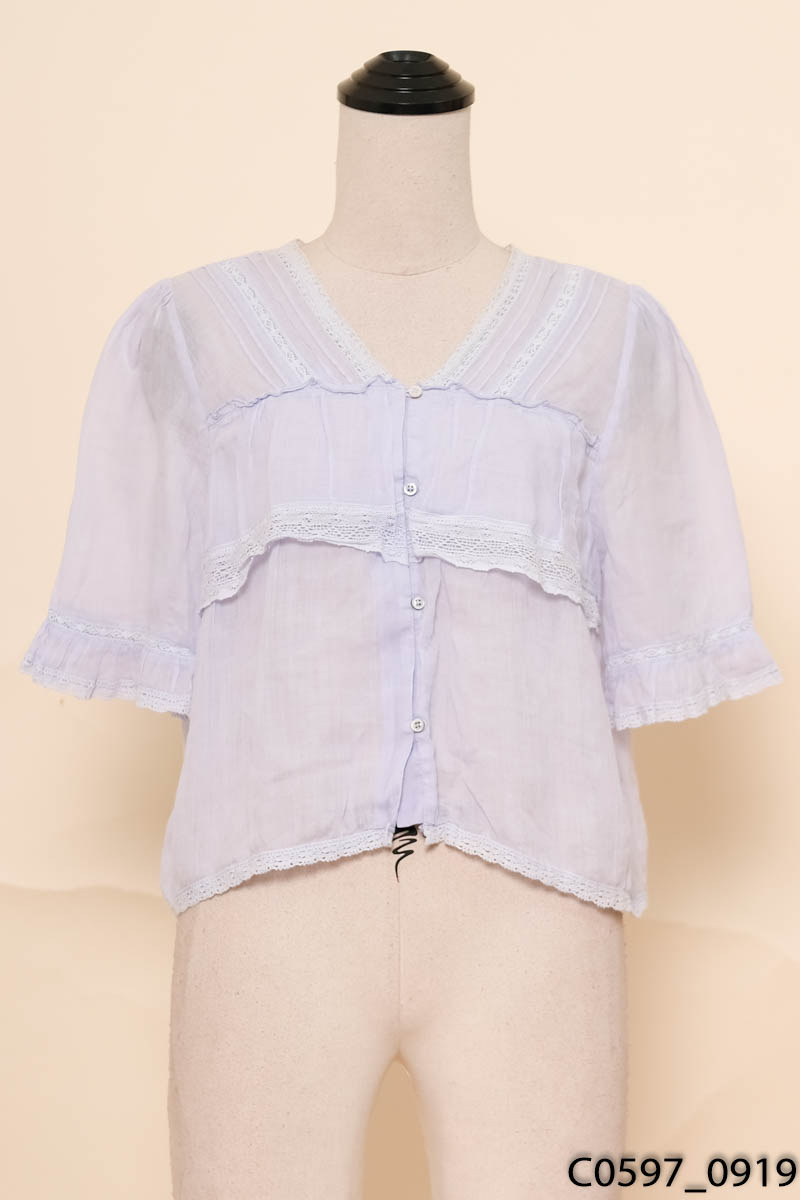 Áo tím phối ren cổ V