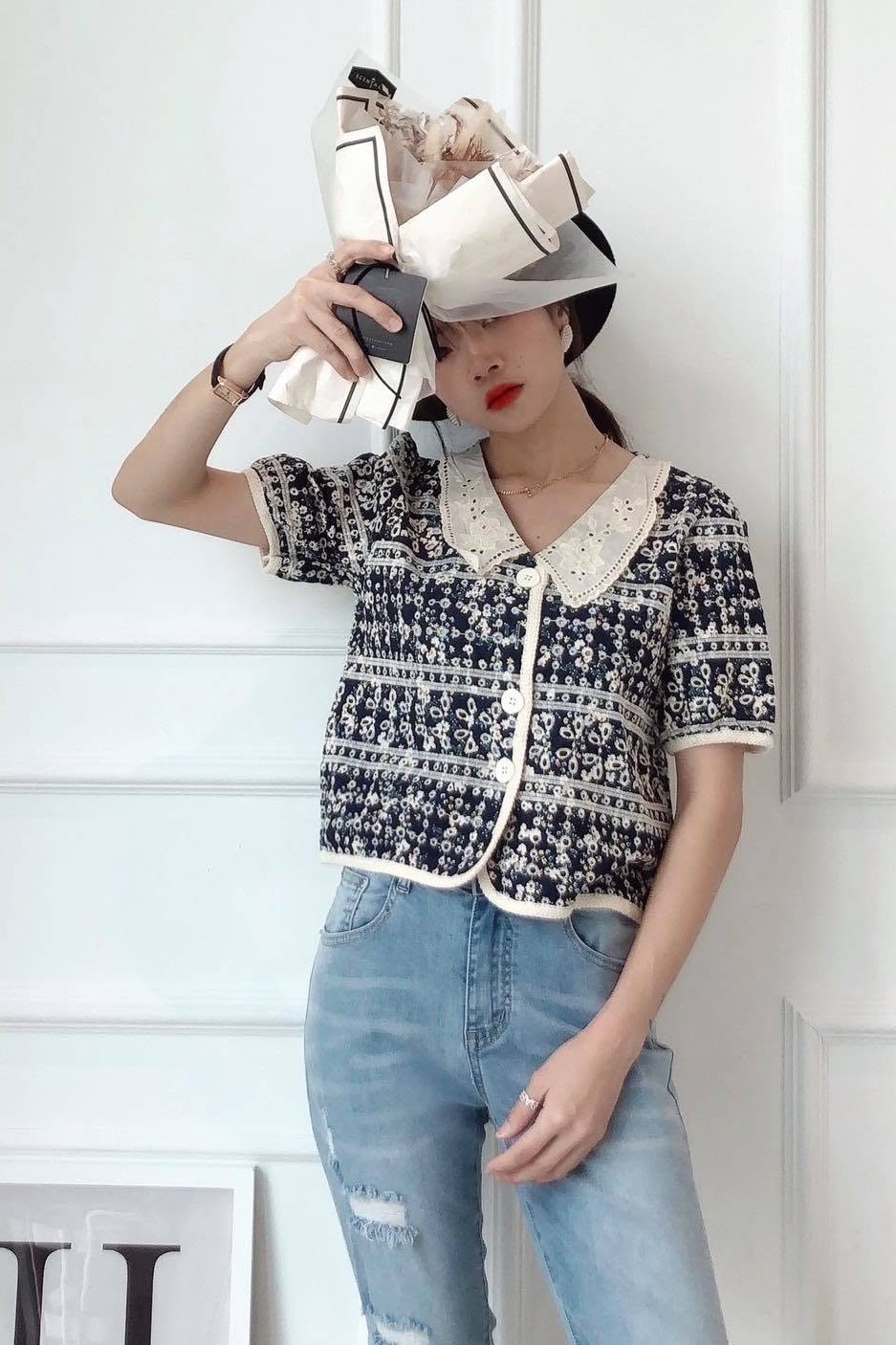 Áo xanh họa tiết hoa