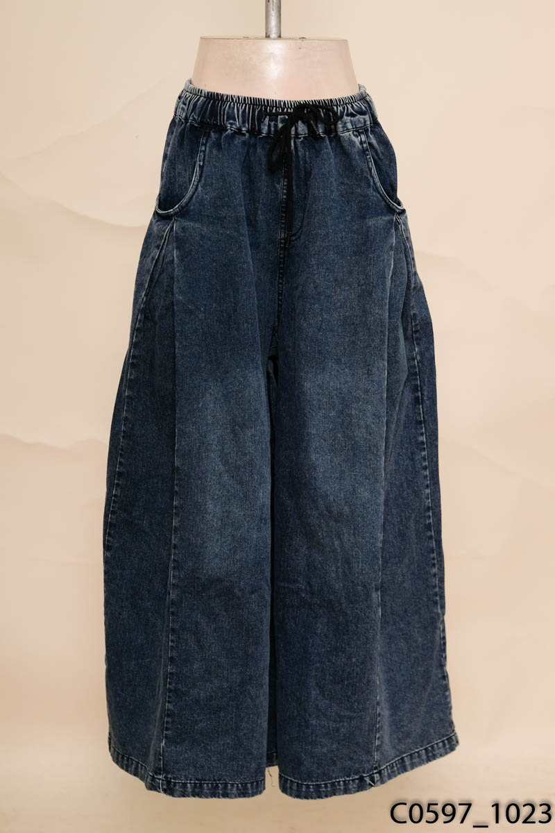 Quần jeans xanh ống rộng