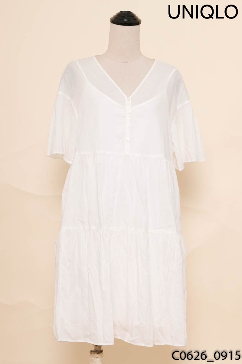 Đầm trắng babydoll cổ V Uniqlo