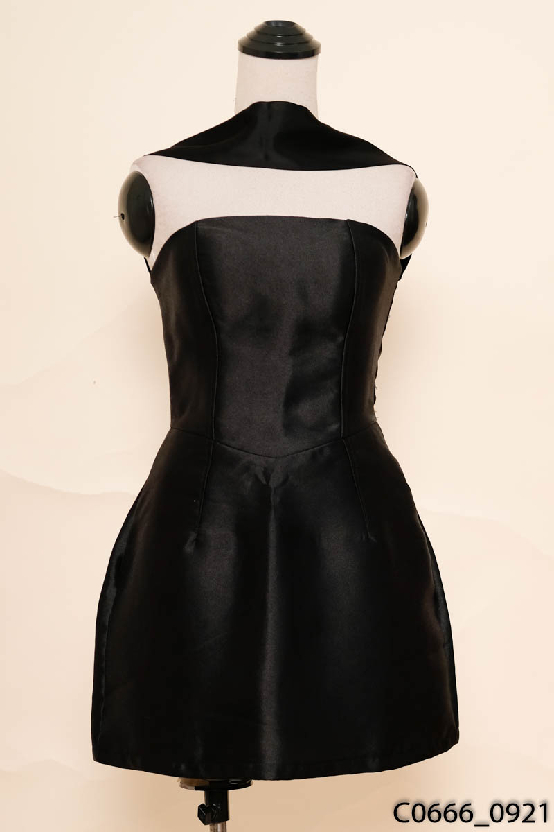 K.T BOUTIQUE - Đầm đen cúp ngực