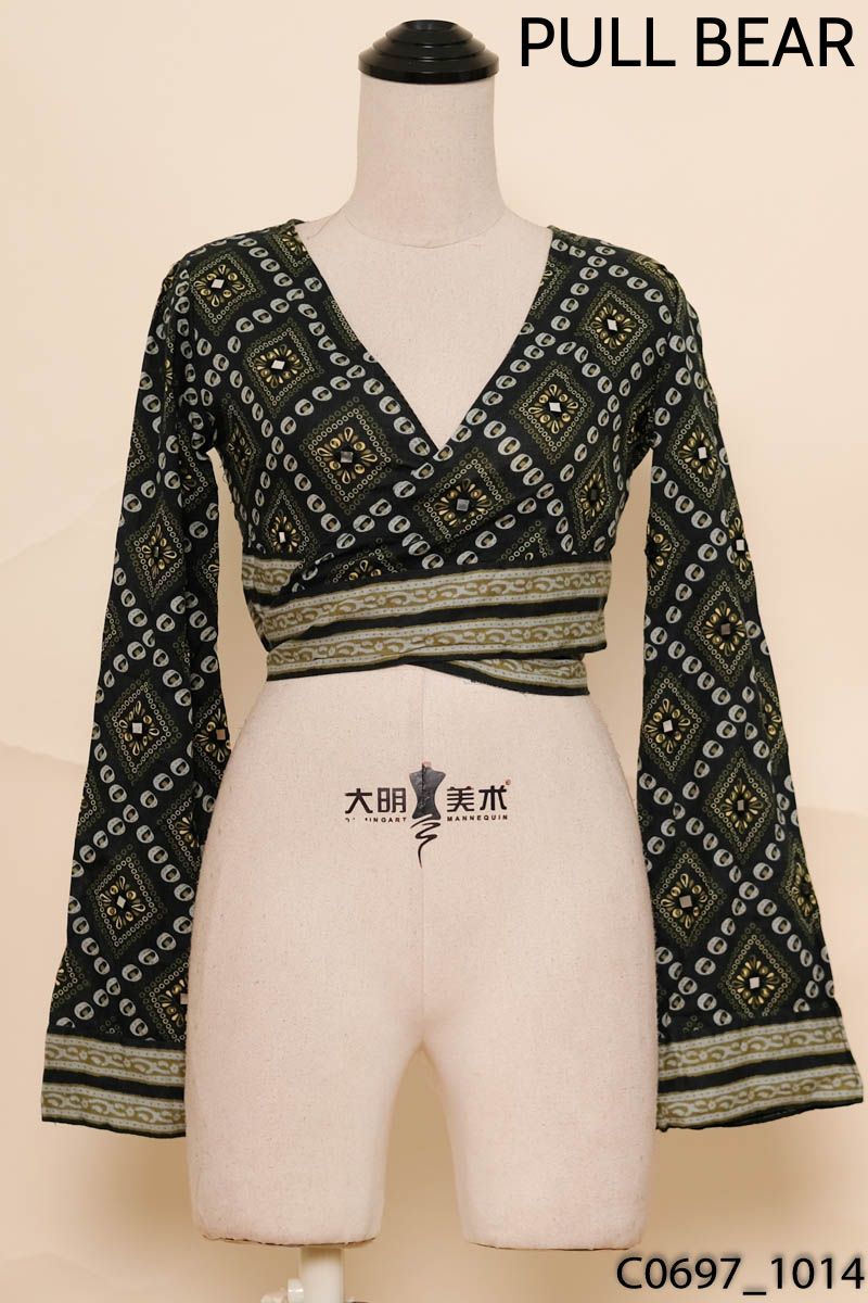 Áo xanh họa tiết dài tay Pull Bear