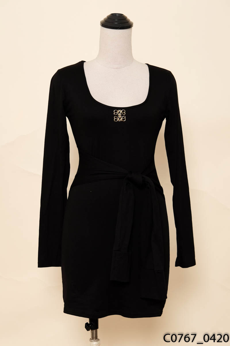 MIN STORE - Đầm đen dài tay