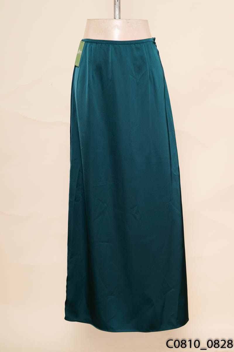 Chân váy lụa xanh