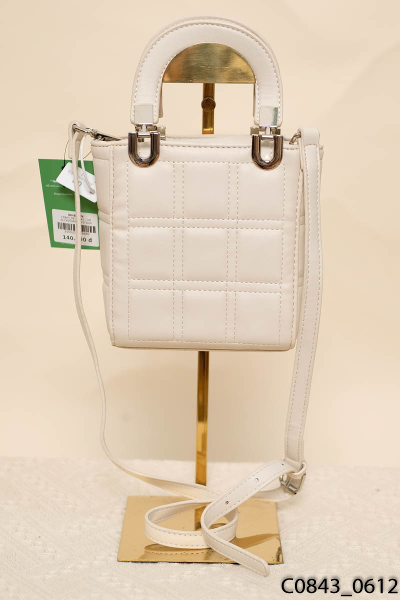 UR ACCESSORIES- Túi xách be hình vuông New Tags