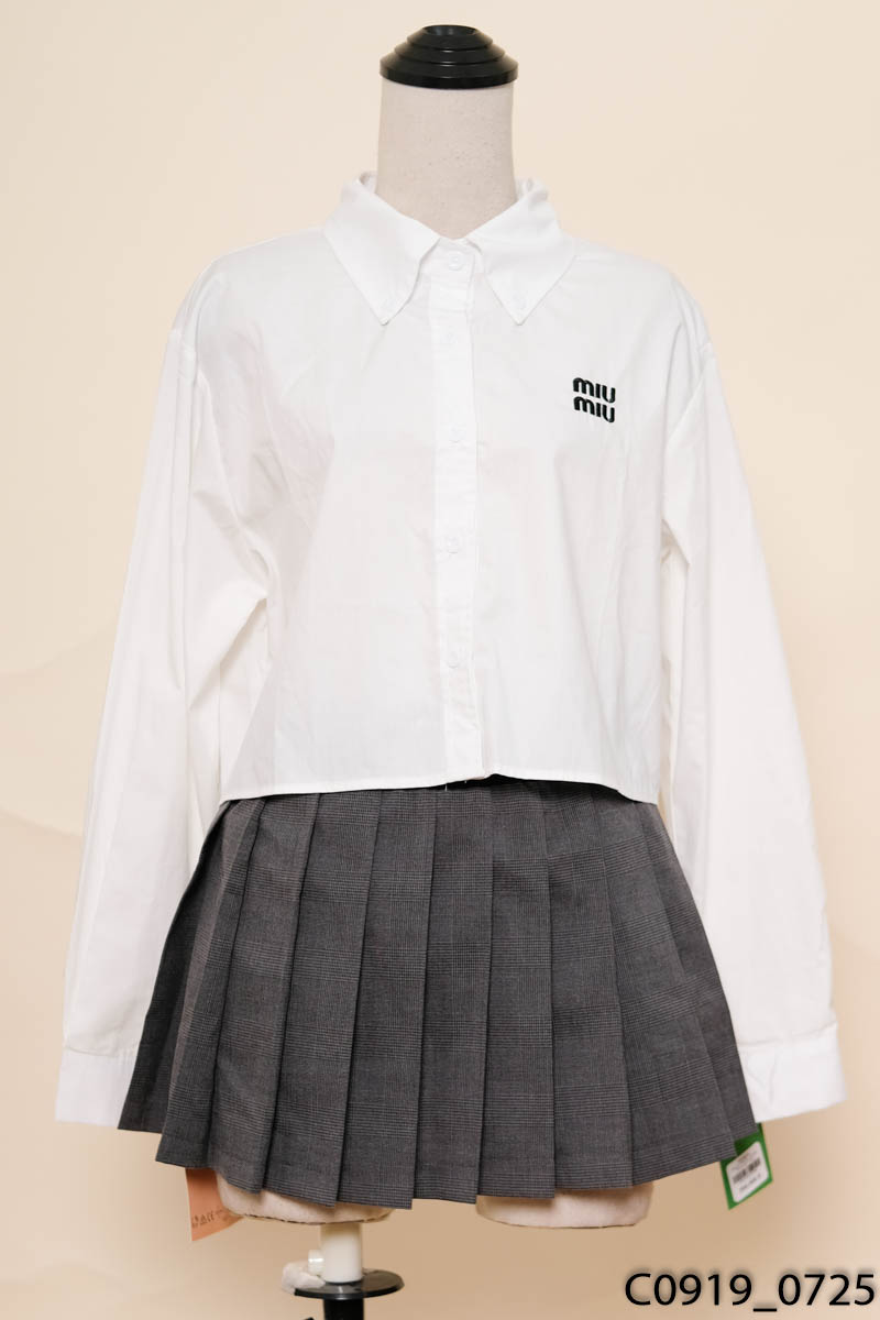 MIUMIU- Set áo sơ mi crop trắng+ chân váy kẻ xám New Tags
