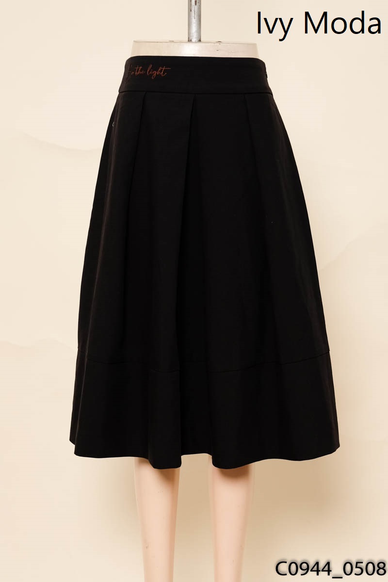 Chân váy đen xếp ly bản to Ivy Moda