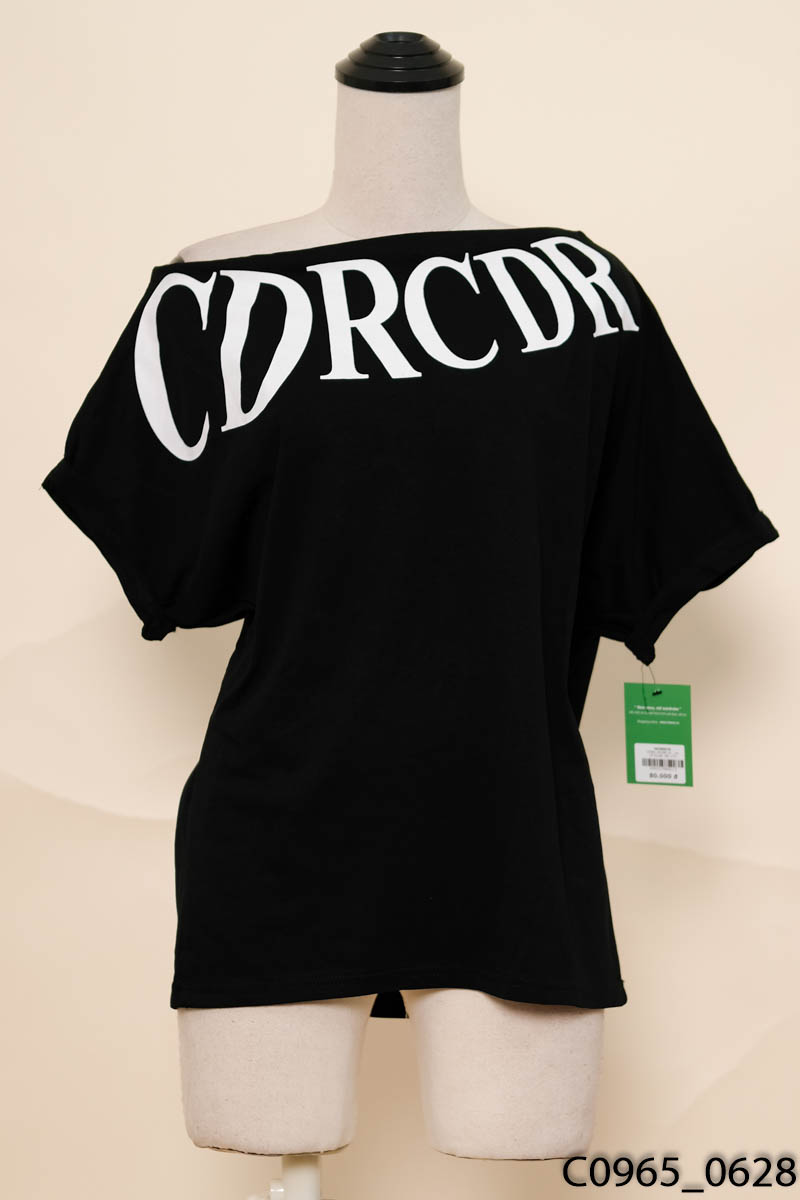 Áo cổ thuyền đen chữ trắng New Tags