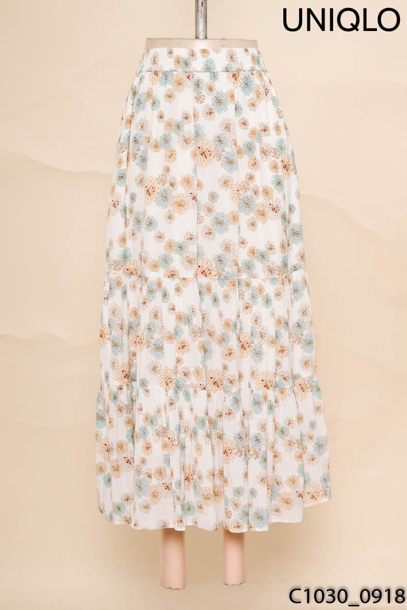 Chân váy trắng họa tiết Uniqlo