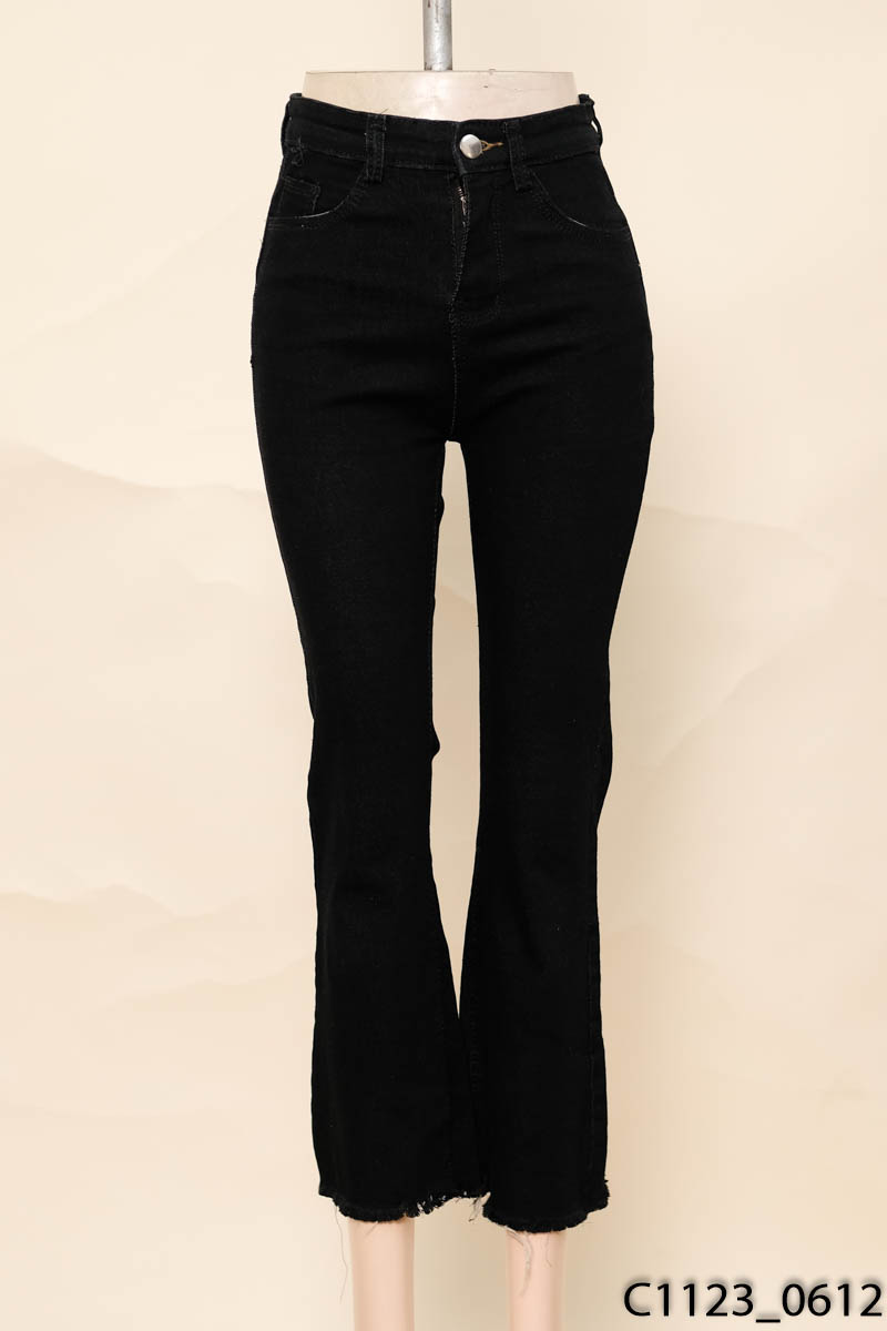 Quần jeans đen ống loe