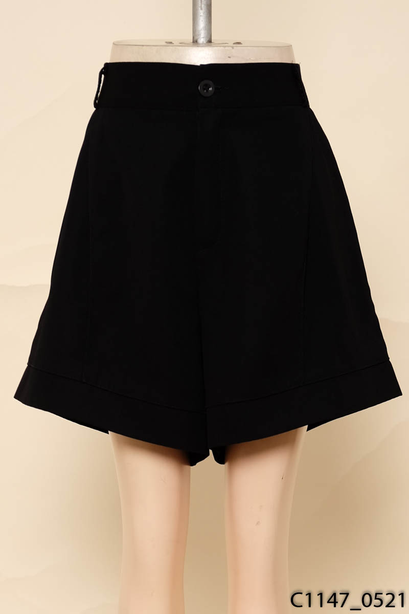 Quần short vải đen
