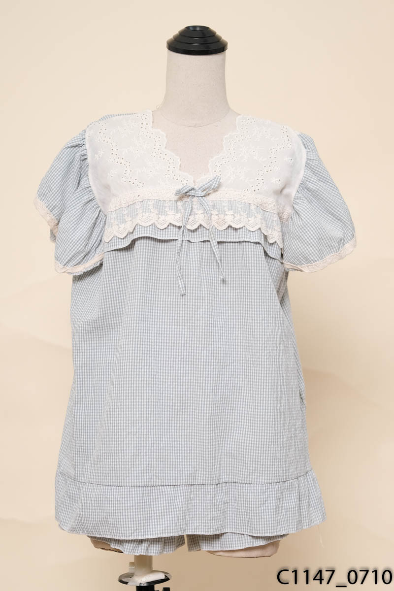 Set áo kẻ caro xanh trắng + quần shorts
