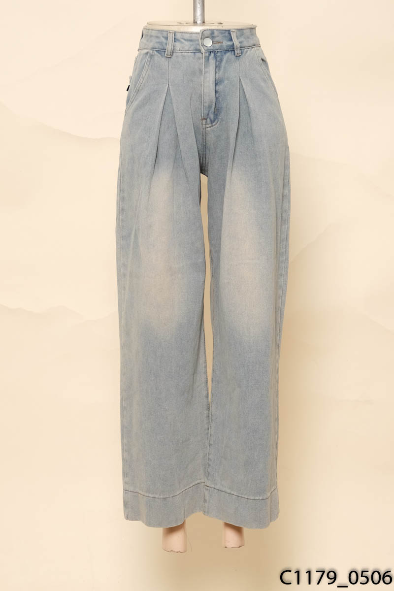 Quần jeans xanh ống rộng
