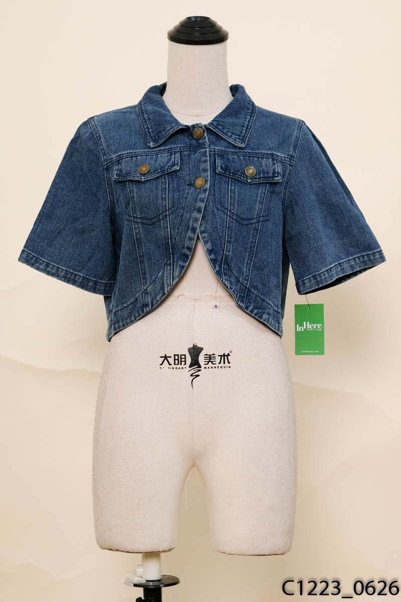 Áo jeans xanh dáng ngắn