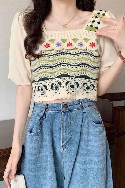 Áo len đan be phối xanh cổ vuông