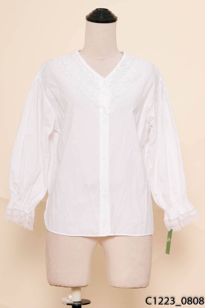 Áo trắng phối ren dài tay