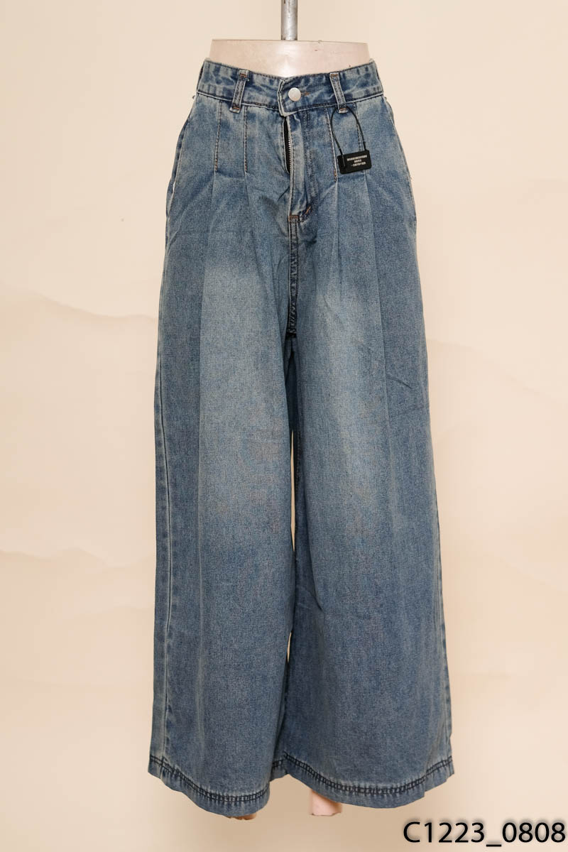 Quần jeans xanh ống rộng