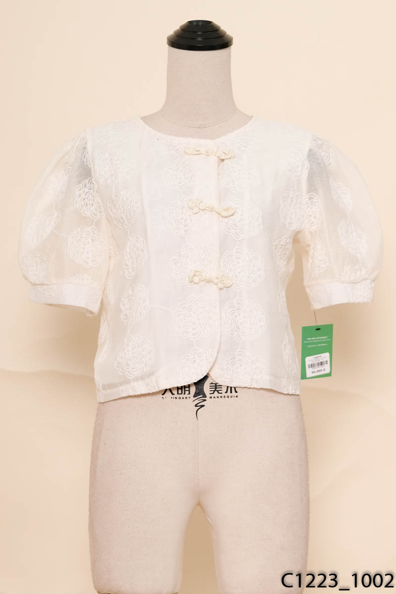 Áo be họa tiết thêu