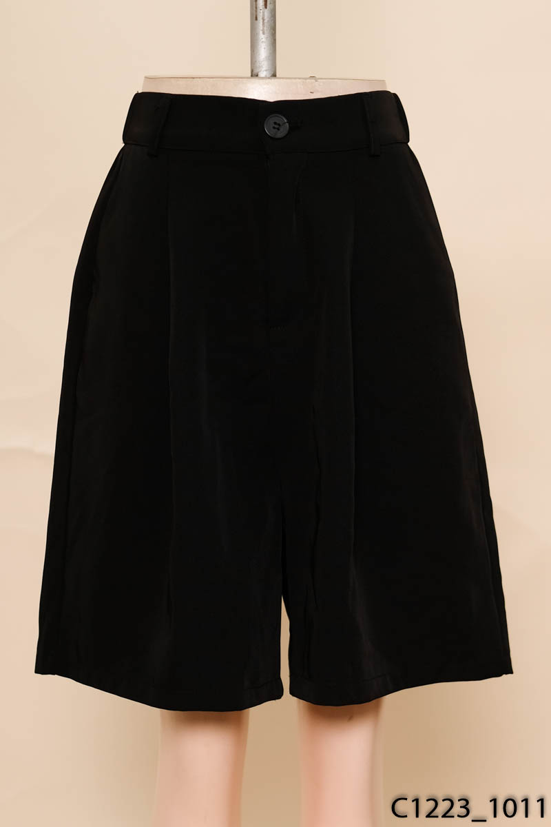 Quần shorts đen