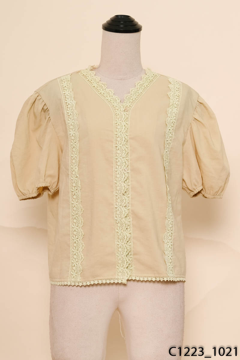 Áo xanh phối ren cộc tay