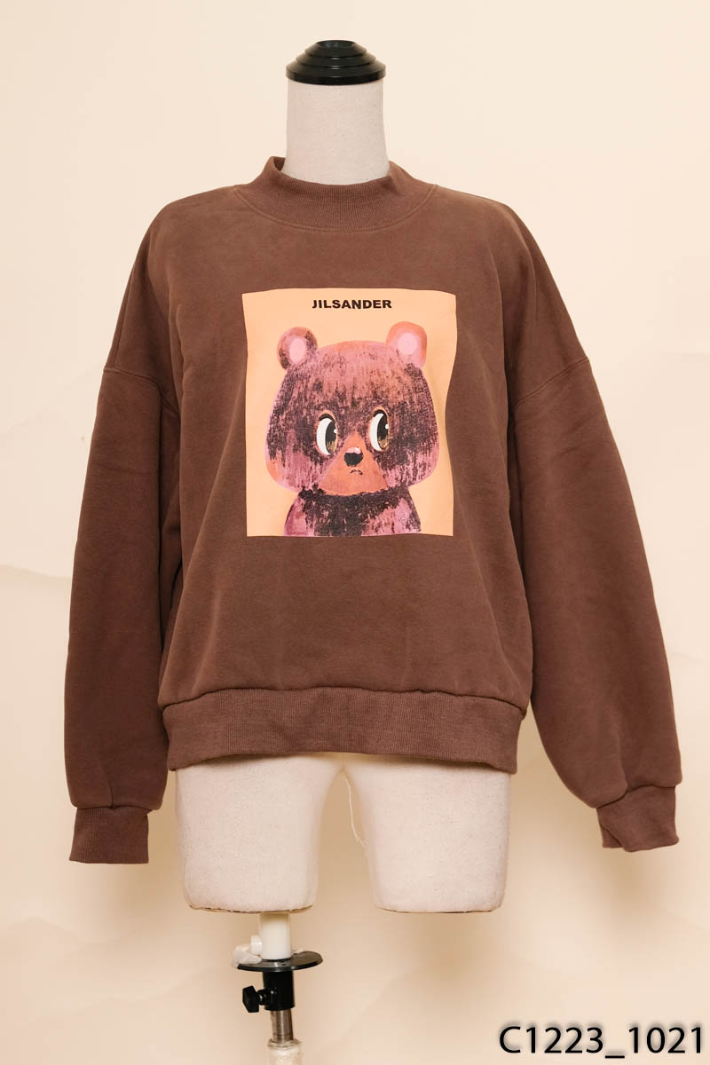 Áo sweater nâu họa tiết