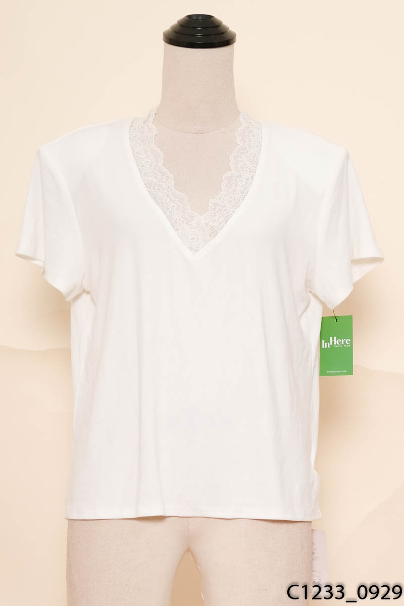 Áo thun trắng cổ V phối ren New Tags