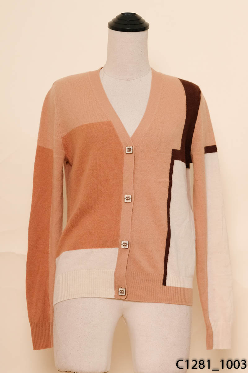 Áo cardigan nâu kẻ dài tay